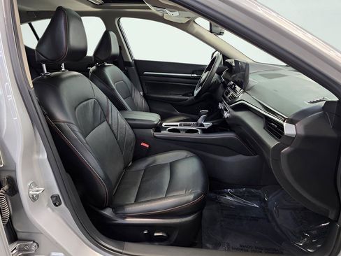 Used 2025 Nissan Altima 2.5 SR w/ SR Premium Package FWD image 25