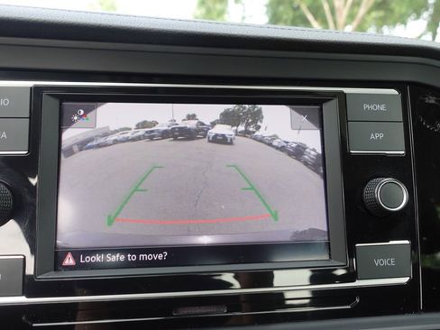 Used 2024 Volkswagen Jetta SE image 18