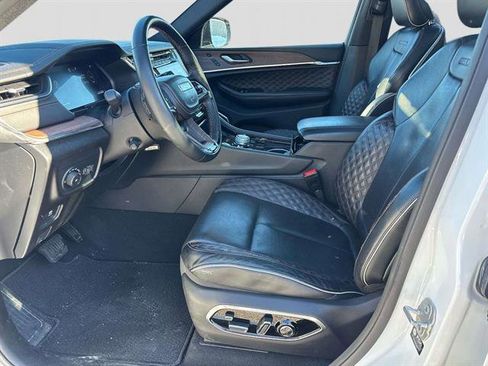 Used 2023 Jeep Grand Cherokee Summit image 5