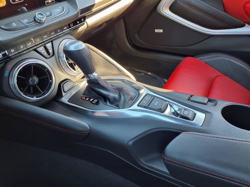 Used 2018 Chevrolet Camaro LT RWD image 7