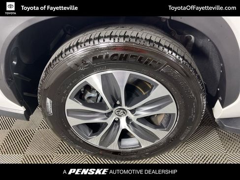 Certified 2025 Toyota Highlander XLE image 15