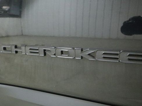 Used 2020 Jeep Cherokee Latitude Plus AWD/4WD image 22