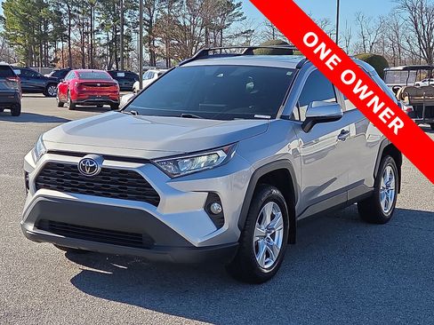 Used 2021 Toyota RAV4 XLE w/ Convenience Package image 2