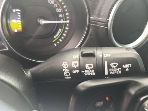 Used 2023 Jeep Wrangler Unlimited Sahara w/ Cold Weather Group AWD/4WD image 31