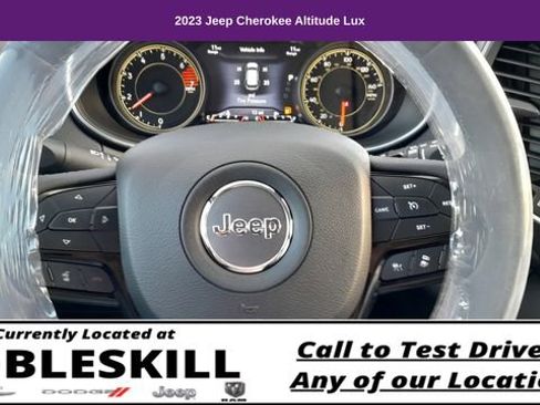 Used 2023 Jeep Cherokee Altitude Lux image 15