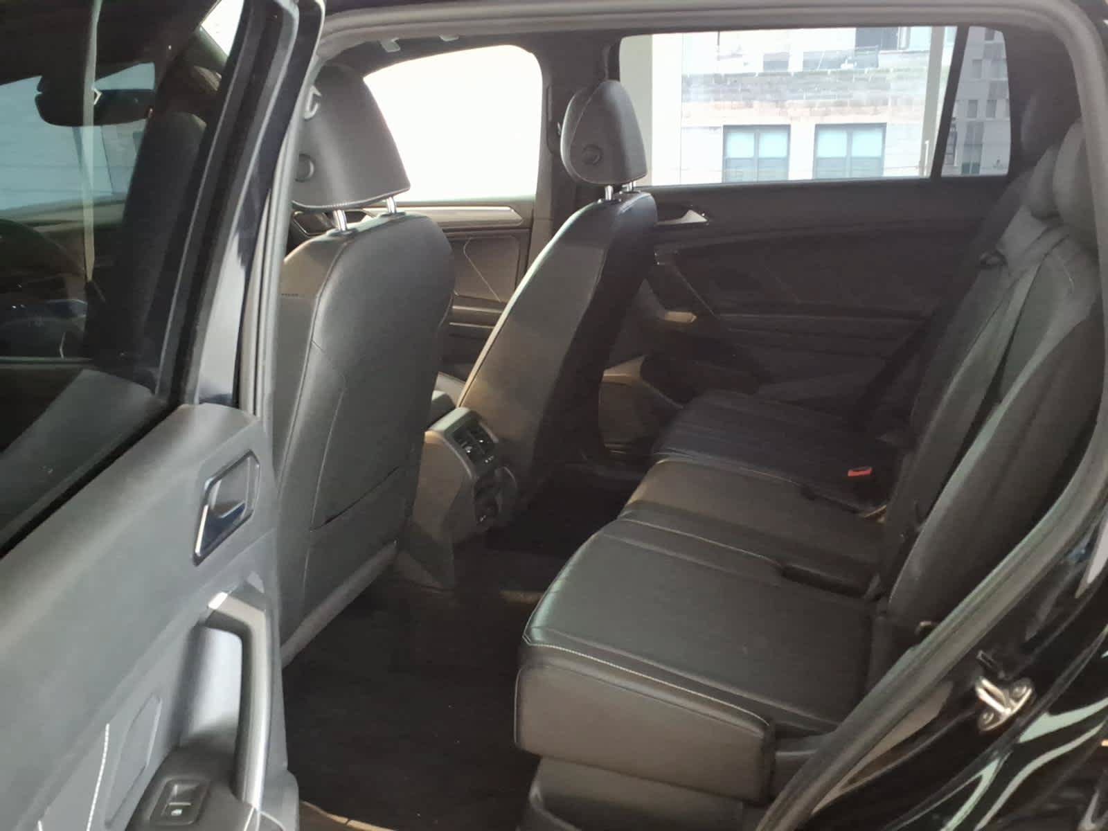 Used 2023 Volkswagen Tiguan SE R-Line AWD/4WD image 9