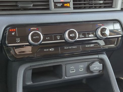 Used 2023 Honda Pilot Touring image 25