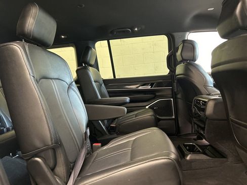 Used 2024 Jeep Wagoneer Series II AWD/4WD image 21