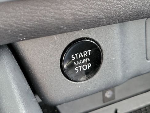 Used 2025 Nissan Rogue Platinum image 37