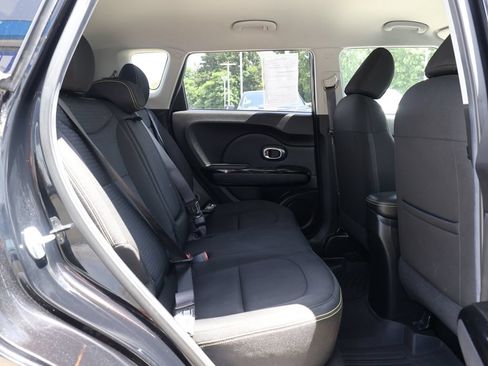 Used 2015 Kia Soul + w/ Audio Package FWD image 28