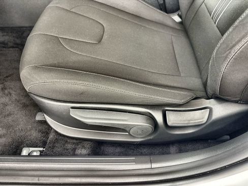 Certified 2025 Hyundai Elantra SEL FWD image 14
