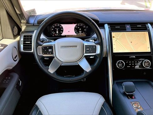 Used 2023 Land Rover Discovery HSE R-Dynamic image 4