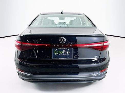 Used 2025 Volkswagen Jetta SE image 28