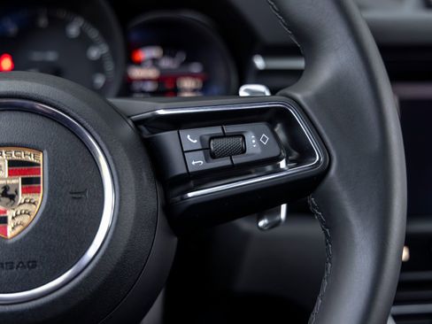 Certified 2025 Porsche Macan AWD/4WD image 32