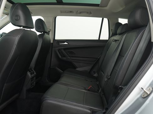 Used 2020 Volkswagen Tiguan SE image 19