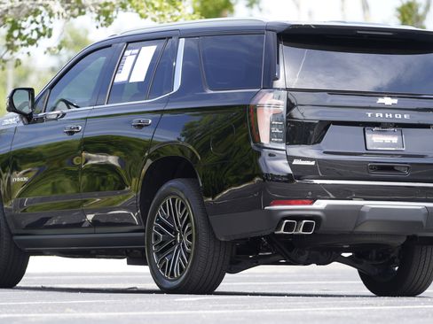 Used 2025 Chevrolet Tahoe High Country AWD/4WD image 3
