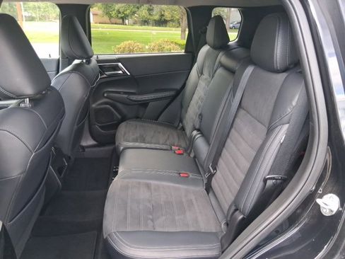 Used 2024 Mitsubishi Outlander image 15