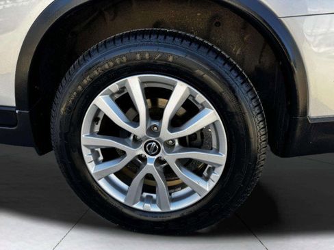 Used 2018 Nissan Rogue SV image 52