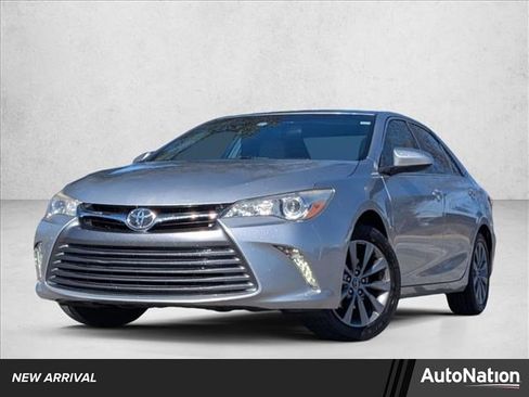 Used 2016 Toyota Camry XLE image 1