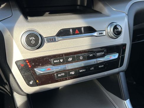 Used 2022 Ford Explorer XLT w/ Equipment Group 202A image 16