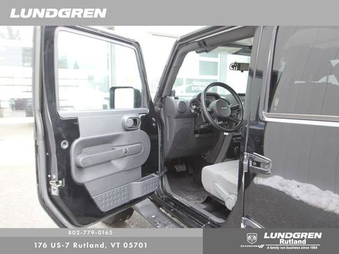 Used 2007 Jeep Wrangler Unlimited Sahara w/ Dual Top Group image 11