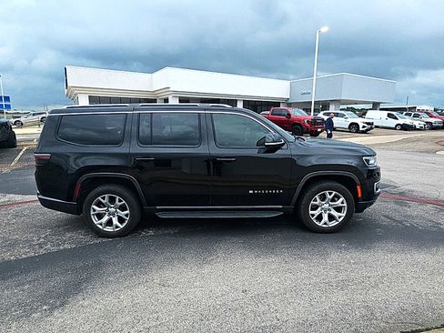 Used 2022 Jeep Wagoneer Series I w/ Convenience Group I RWD image 4