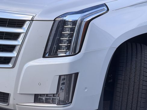 Used 2020 Cadillac Escalade Premium Luxury AWD/4WD image 8