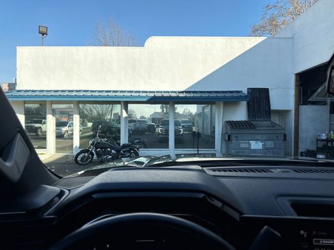 Used 2023 GMC Sierra 1500 SLE image 13