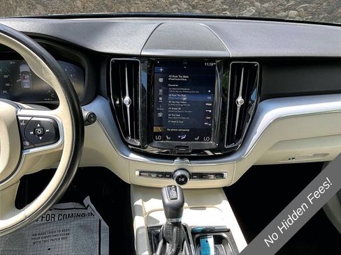 Used 2020 Volvo XC60 T6 Momentum w/ Protection Package Premier AWD/4WD image 6