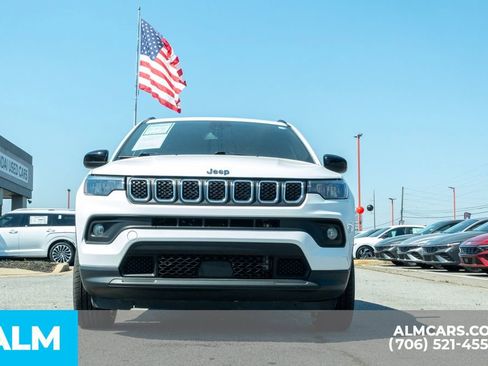Used 2024 Jeep Compass Latitude AWD/4WD image 6
