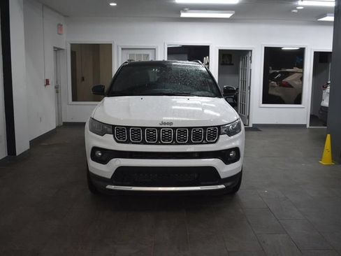 Used 2025 Jeep Compass Limited AWD/4WD image 3
