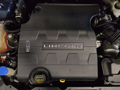 Used 2019 Lincoln Continental Select image 30