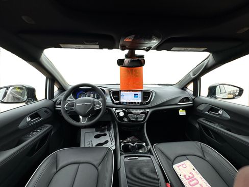 New 2026 Chrysler Pacifica Limited image 24