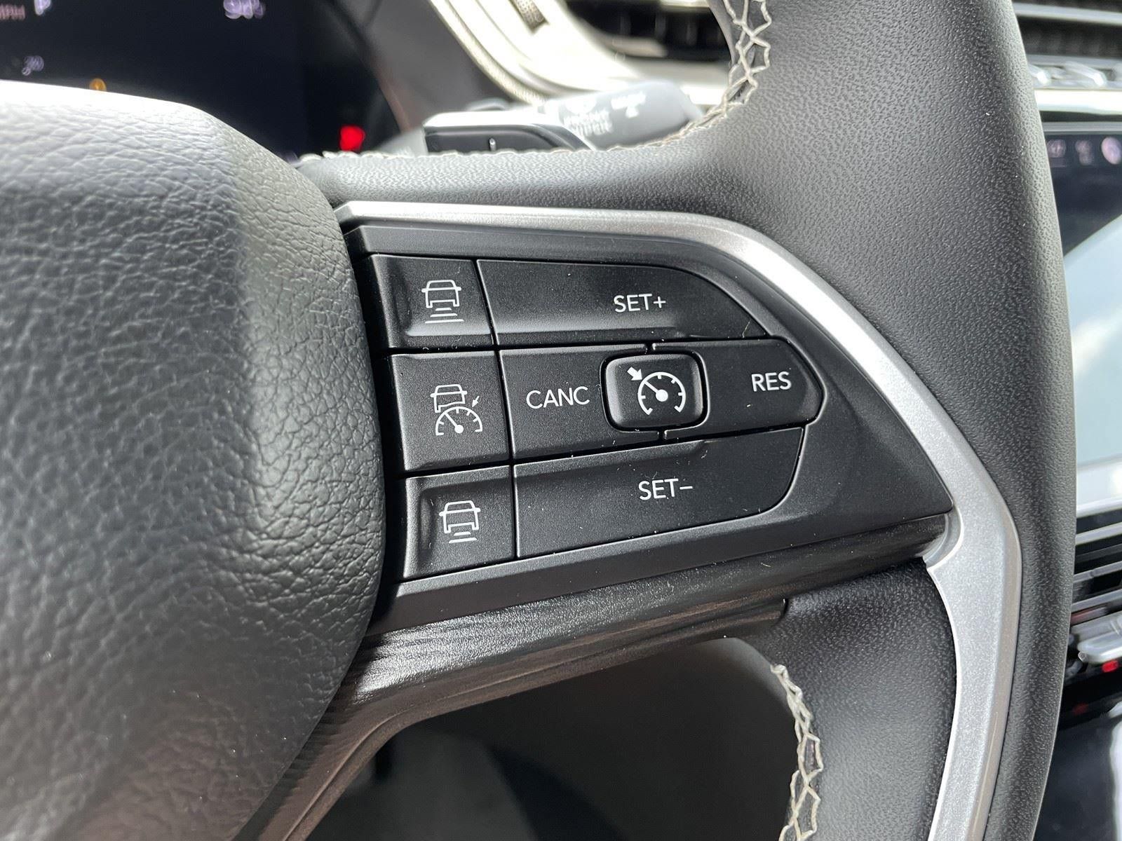 Used 2023 Jeep Grand Cherokee Altitude AWD/4WD image 19