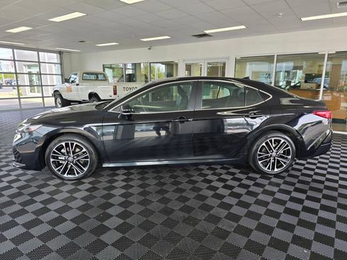 Used 2025 Toyota Camry XLE FWD image 6