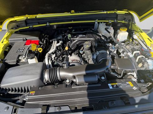 Certified 2023 Jeep Gladiator Sport AWD/4WD image 20
