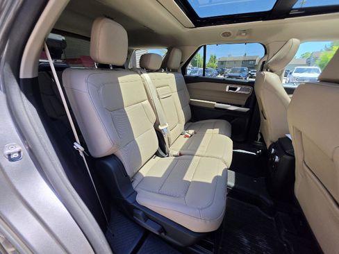 Used 2023 Ford Explorer Limited w/ Equipment Group 301A AWD/4WD image 21