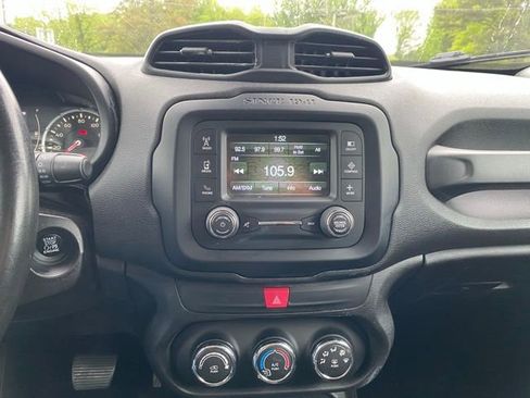 Used 2016 Jeep Renegade Latitude FWD image 13