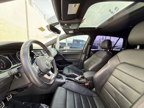 Used 2020 Volkswagen Golf 4-Door image 8