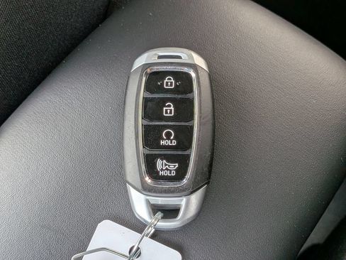 Certified 2025 Hyundai Venue SEL FWD image 31