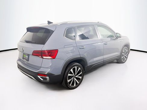 Used 2023 Volkswagen Taos SE w/ Panoramic Sunroof Package FWD image 9