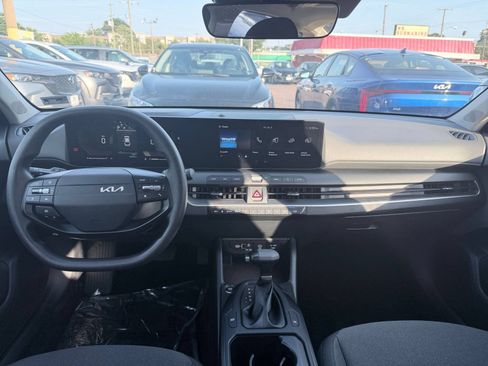 Used 2025 Kia K4 FWD image 32
