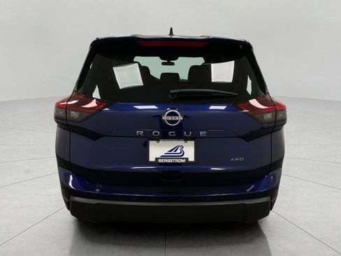 Certified 2025 Nissan Rogue SV image 4