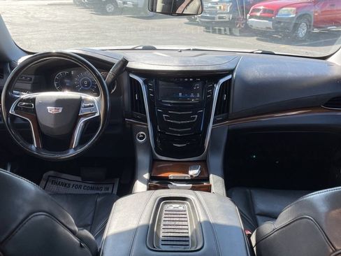 Used 2020 Cadillac Escalade ESV Premium Luxury AWD/4WD image 9