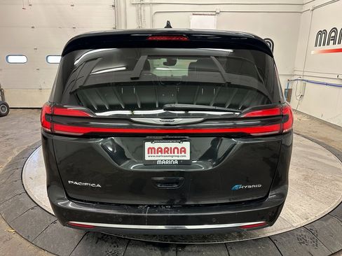 Certified 2023 Chrysler Pacifica Touring-L image 14