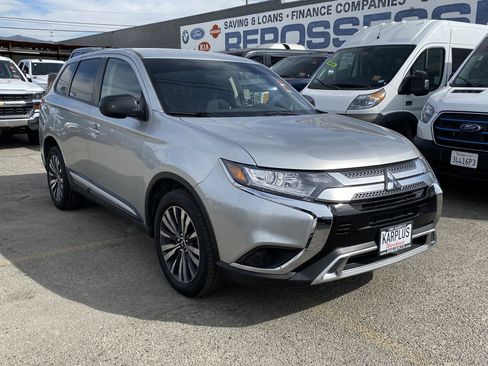 Used 2020 Mitsubishi Outlander ES image 6