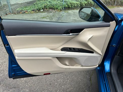 Used 2020 Toyota Camry LE w/ Fleet Convenience Package image 9