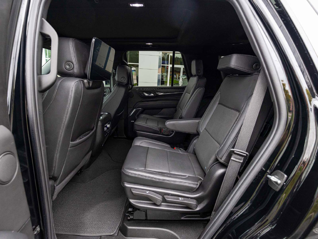 Used 2024 GMC Yukon Denali w/ Advanced Technology Package AWD/4WD image 26