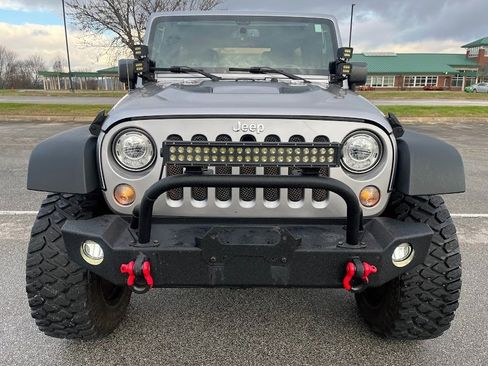 Used 2017 Jeep Wrangler Unlimited Rubicon w/ Connectivity Group image 29