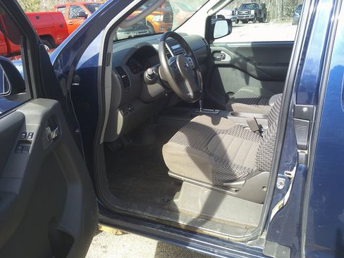 Used 2011 Nissan Frontier SV w/ SV Premium Utility Pkg image 8